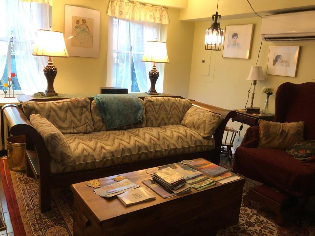 Alice Bellis's Capitol Hill One Bedroom Apartment