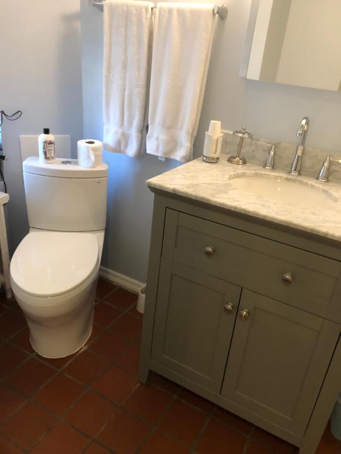 Alice Bellis's Capitol Hill One Bedroom * Washington